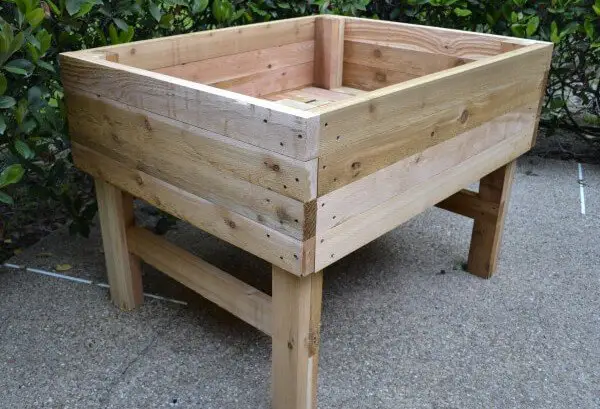 Elevated garden bed on legs