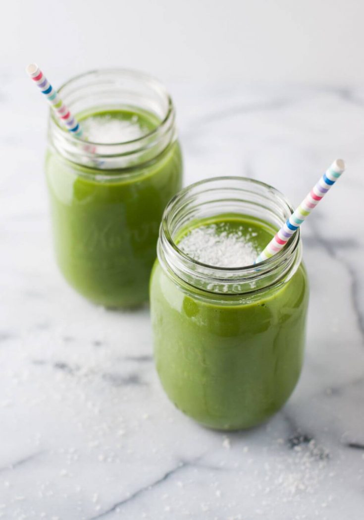 Two mason jars full of spinach apple detox smoothie.