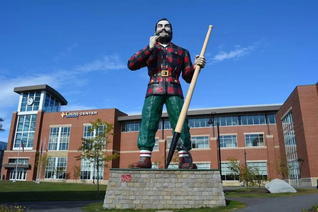 A huge statue of Paul Bunyan in Bangor, Maine.
